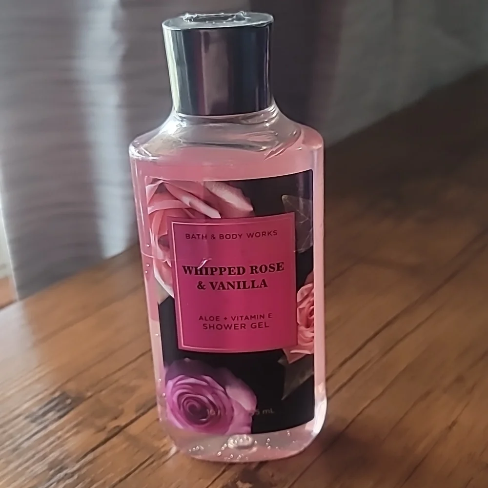Bath and body works whipped rose and vanilla shower gel body wash
